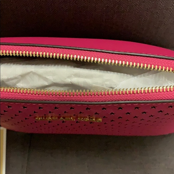 Authentic Michael Kors Crossbody. - Picture 3 of 3